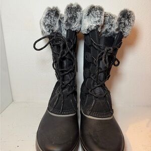 Women's Black Fur-Lined Winter Snow Boots